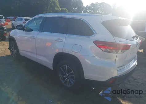 2017 Toyota Highlander Xle z USA, uszkodzony, nr VIN 5TDJZRFH7HS520748